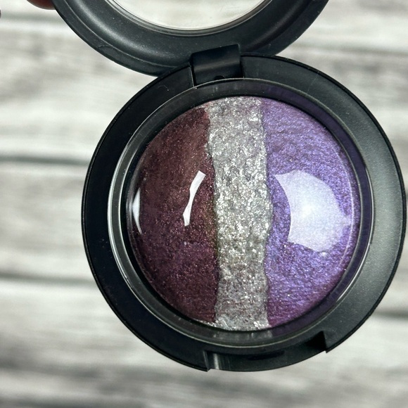 MAC cosmetics eyeshadow bundle - Shades: Outspoken & Sea & Sky - discontinued - Picture 3 of 6